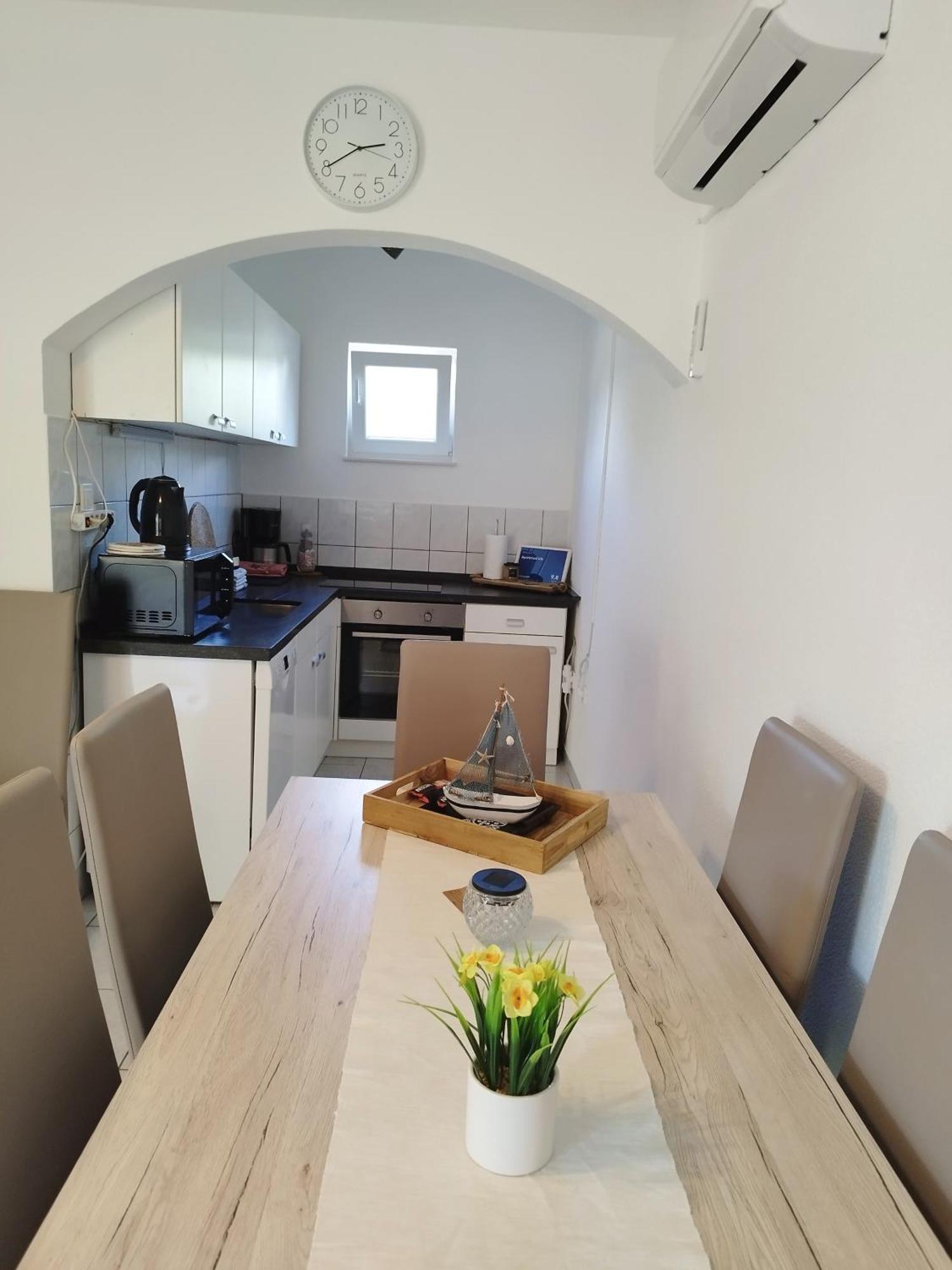 Iris Apartment *