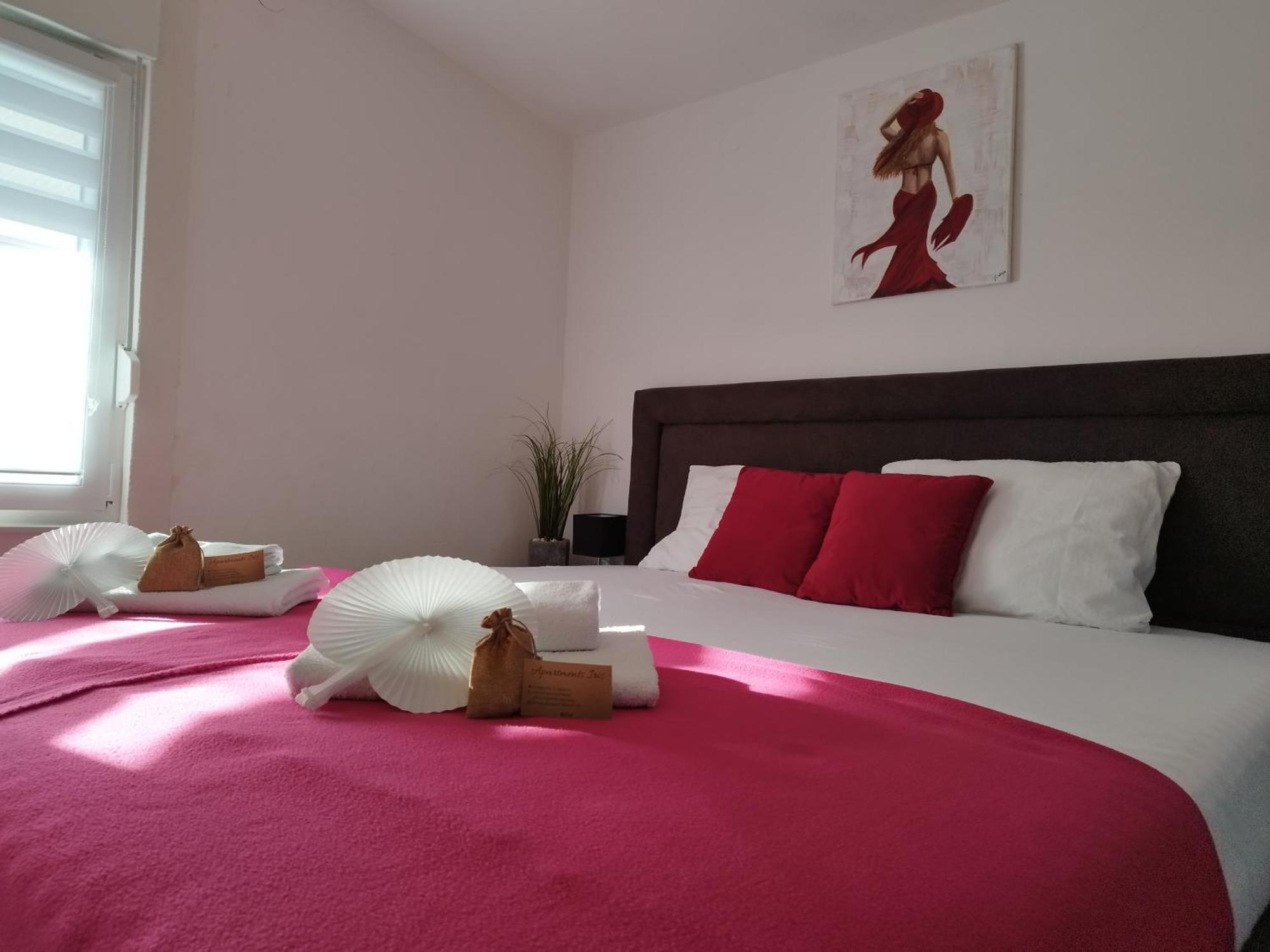 Iris Apartment *